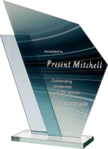 Statuetka szklana ogólna z grawerem GS615 - 24  24 cm