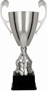 Puchar Premium Klasyczny – symbol prestiżu i elegancji. Idealne trofeum na wyjątkowe okazje, gale i jubileusze. Wysoka jakość, spersonalizowany grawer!