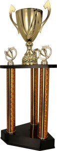 Wybierz Unikatowy Piętrowy Puchar – Okazałe Trofeum na Wielkie Zwycięstwa i gale. Imponujące gabaryty, unikalny design. Idealny symbol triumfu!
