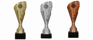 Zestaw pucharów  20 cm w kolorze Złoty, Srebrny i Brązowy – na Podium z Marmurową Podstawą